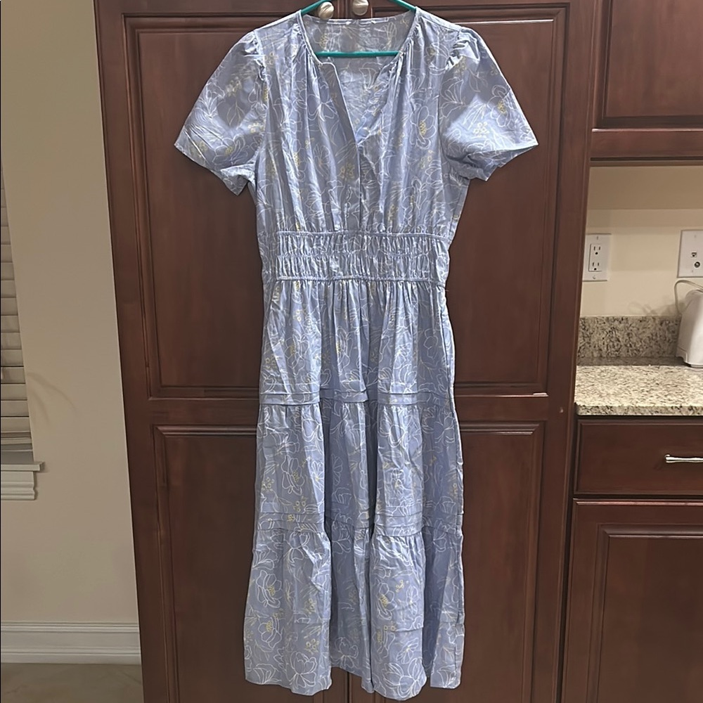 Chic Light Blue Patterned Midi Dress with Pockets